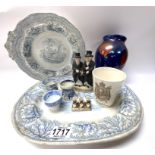 A mixed collection of pottery including early blue