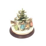 Border fine arts Christmas tree dance sculpture. N