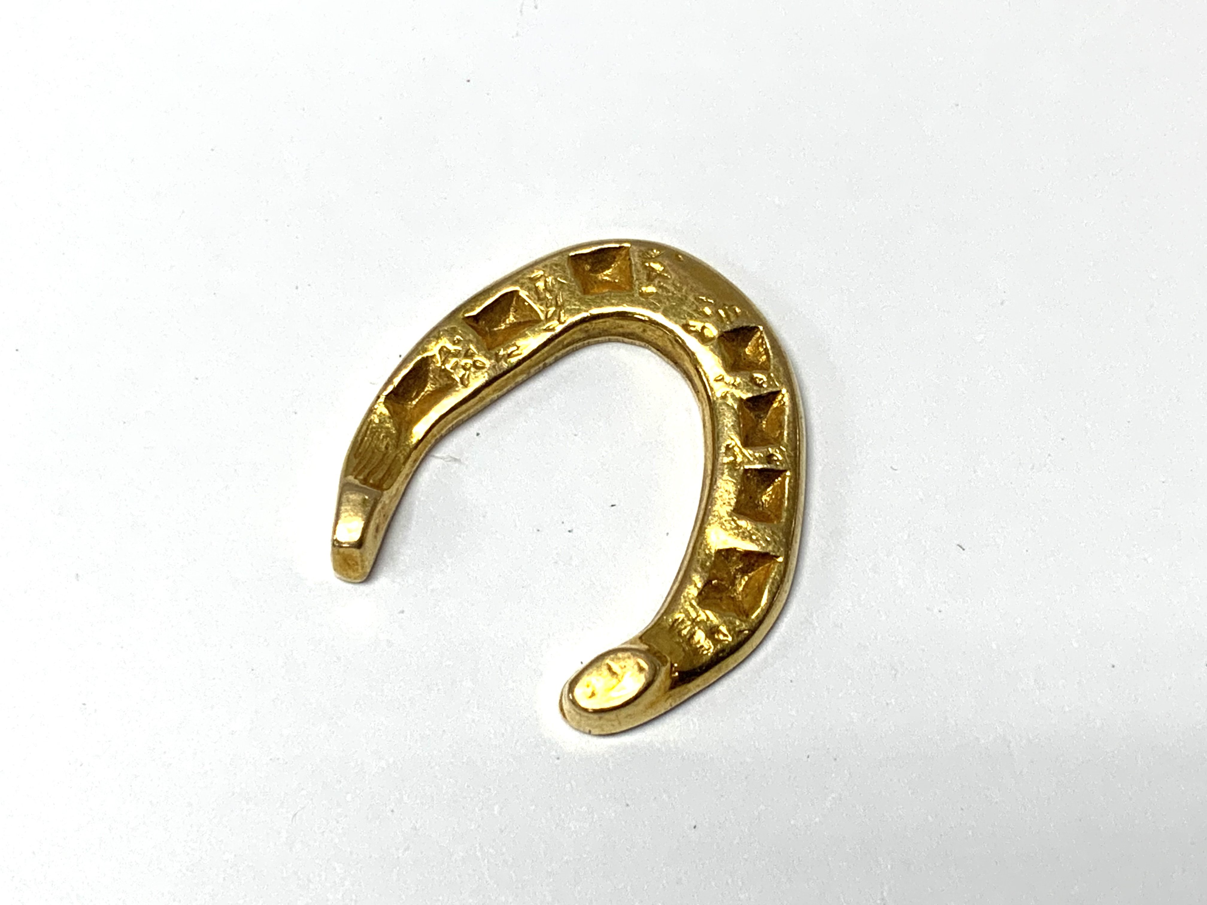 A novelty 9ct gold horseshoe, 4.98g, Marks for bir