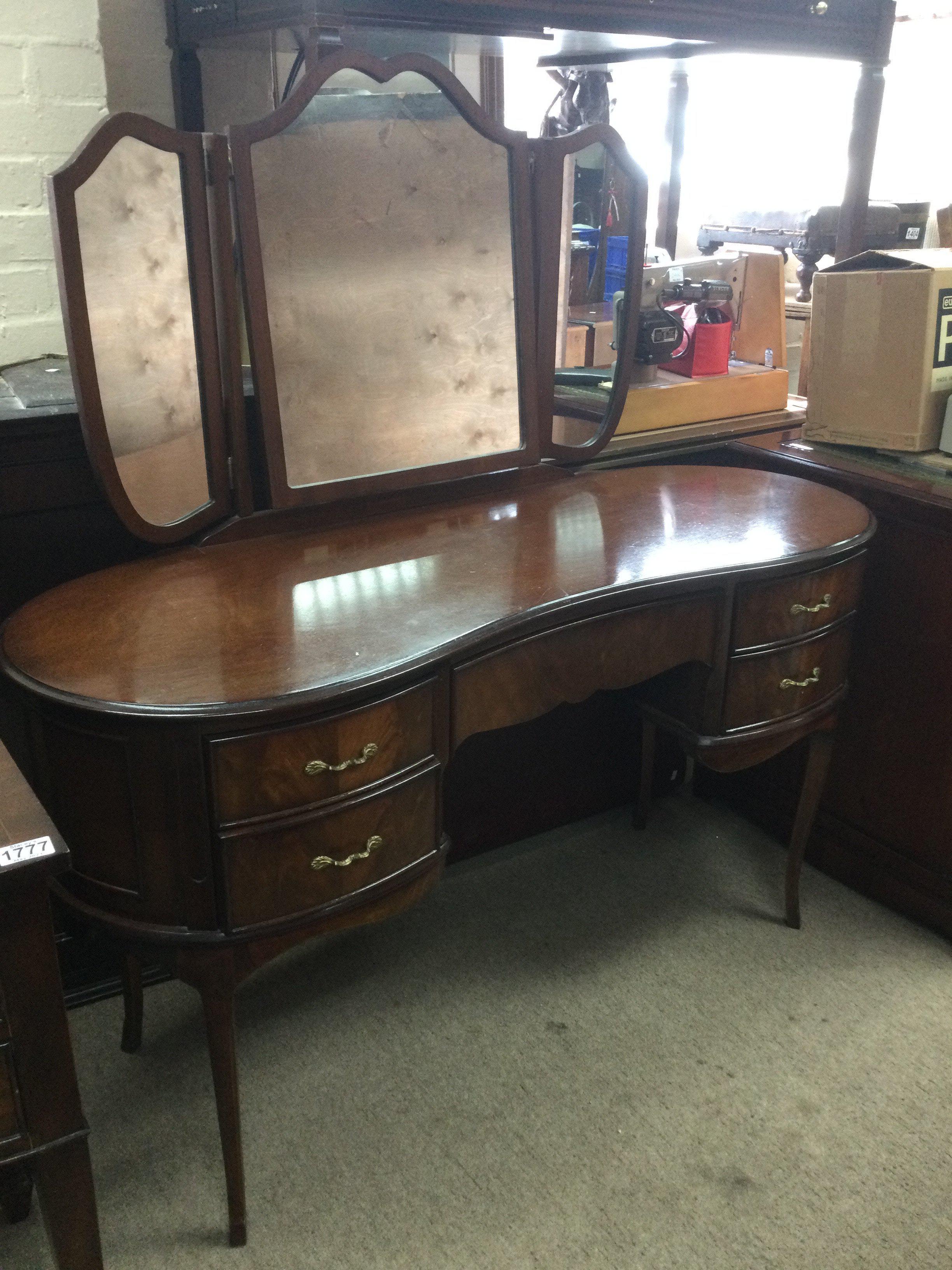 A mahogany kidney shaped dressing table, approx 13