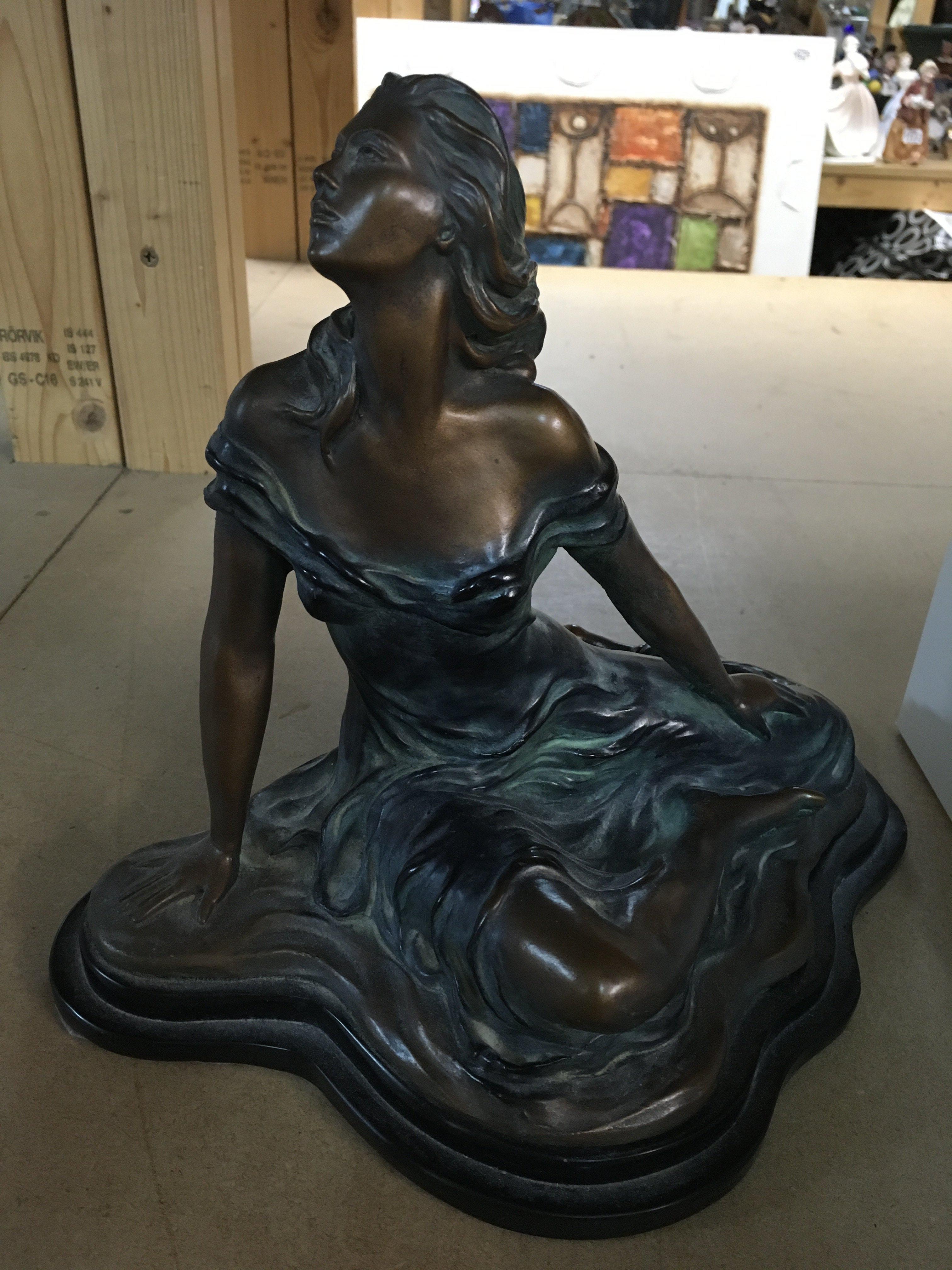 A Art nouveau style figure in the form of a seated maiden l - Image 2 of 2