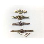 Four vintage 9ct gold bar brooches. 7.7g, (A).