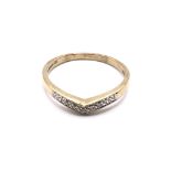 9ct gold diamond wishbone ring. Approx 2g. Ring si