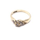 9ct gold diamond solitaire ring. 2.5g. Approx 2.5g
