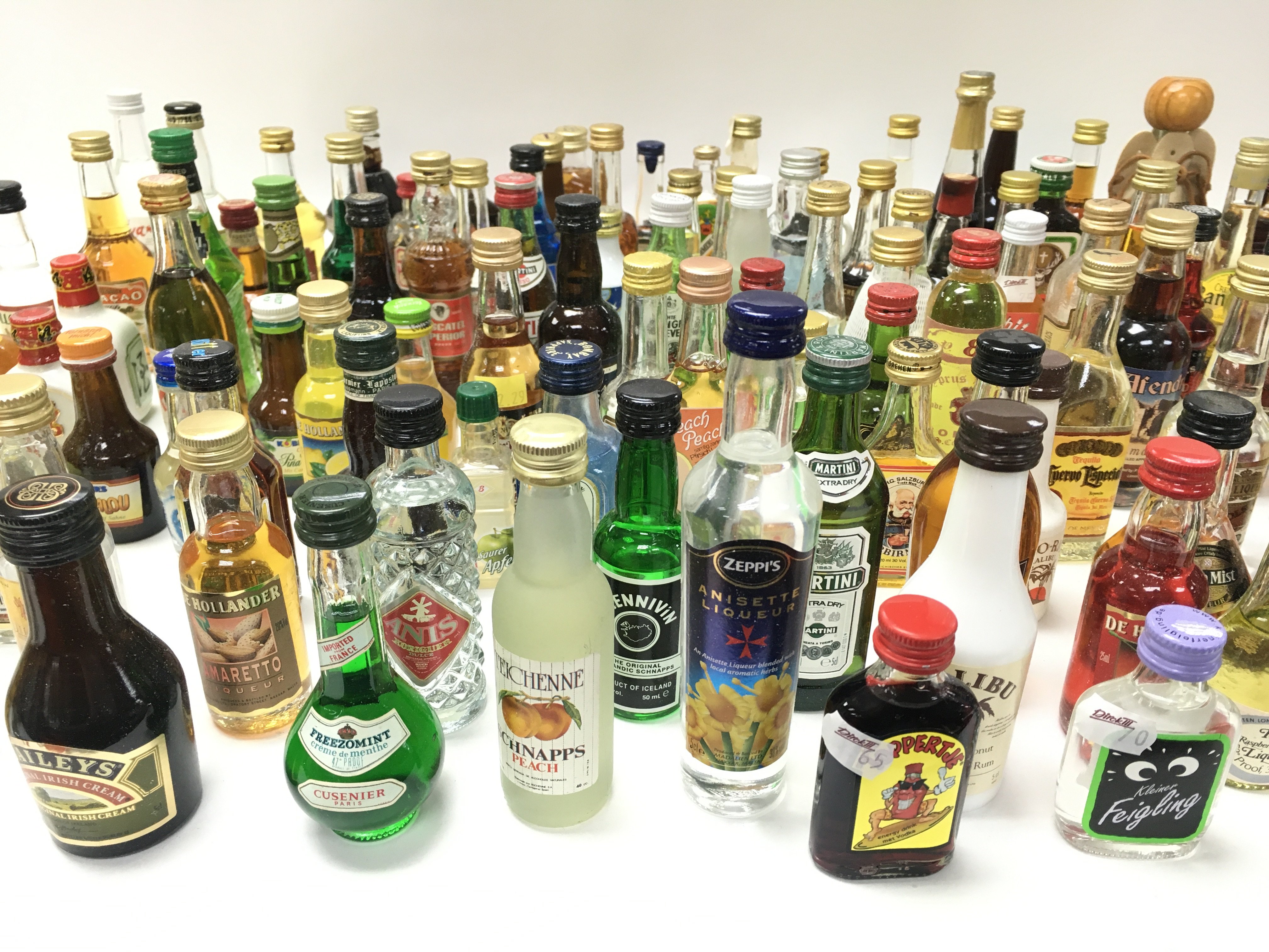 A Collection of assorted alcohol miniatures includ - Image 3 of 6