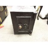 A vintage safe with key 40x30x25cm