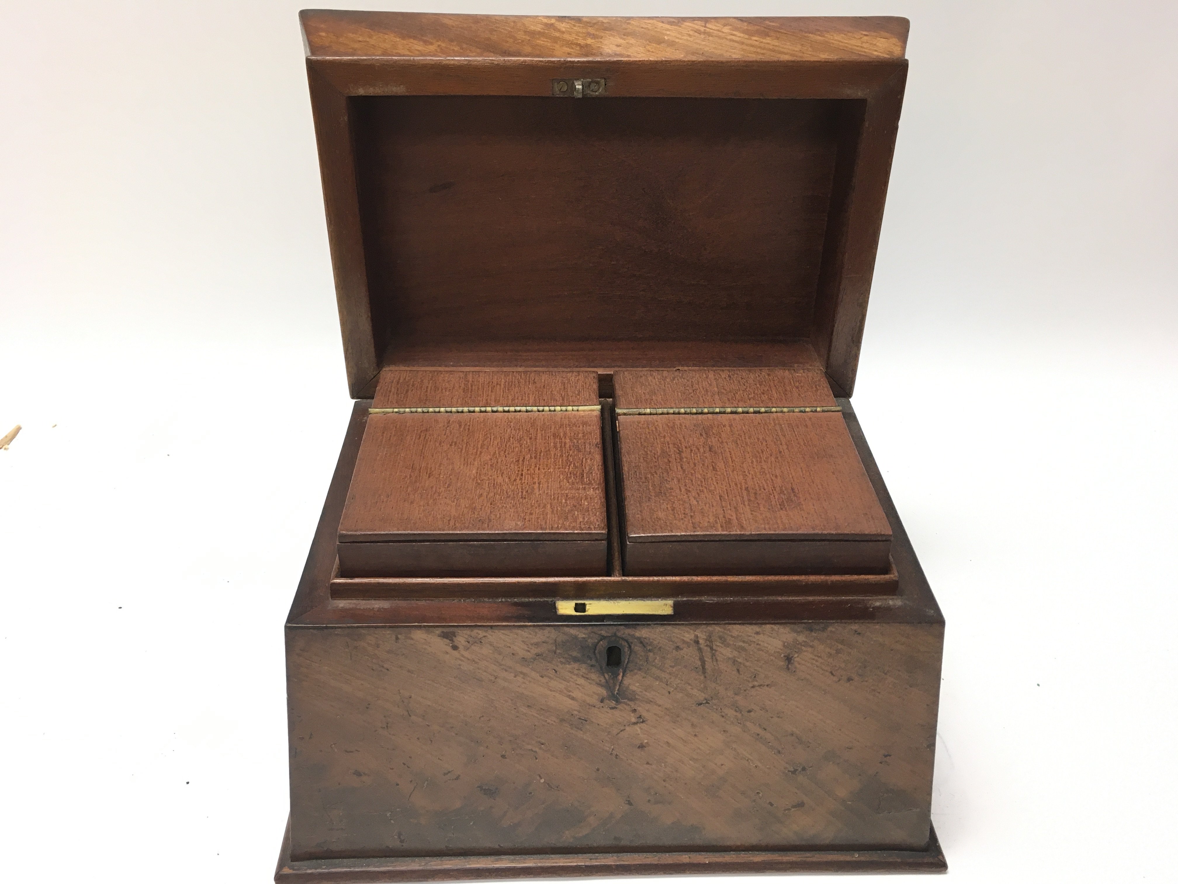 A William VI Mahogany tea caddy. 24cm wide 19cm hi - Image 2 of 4