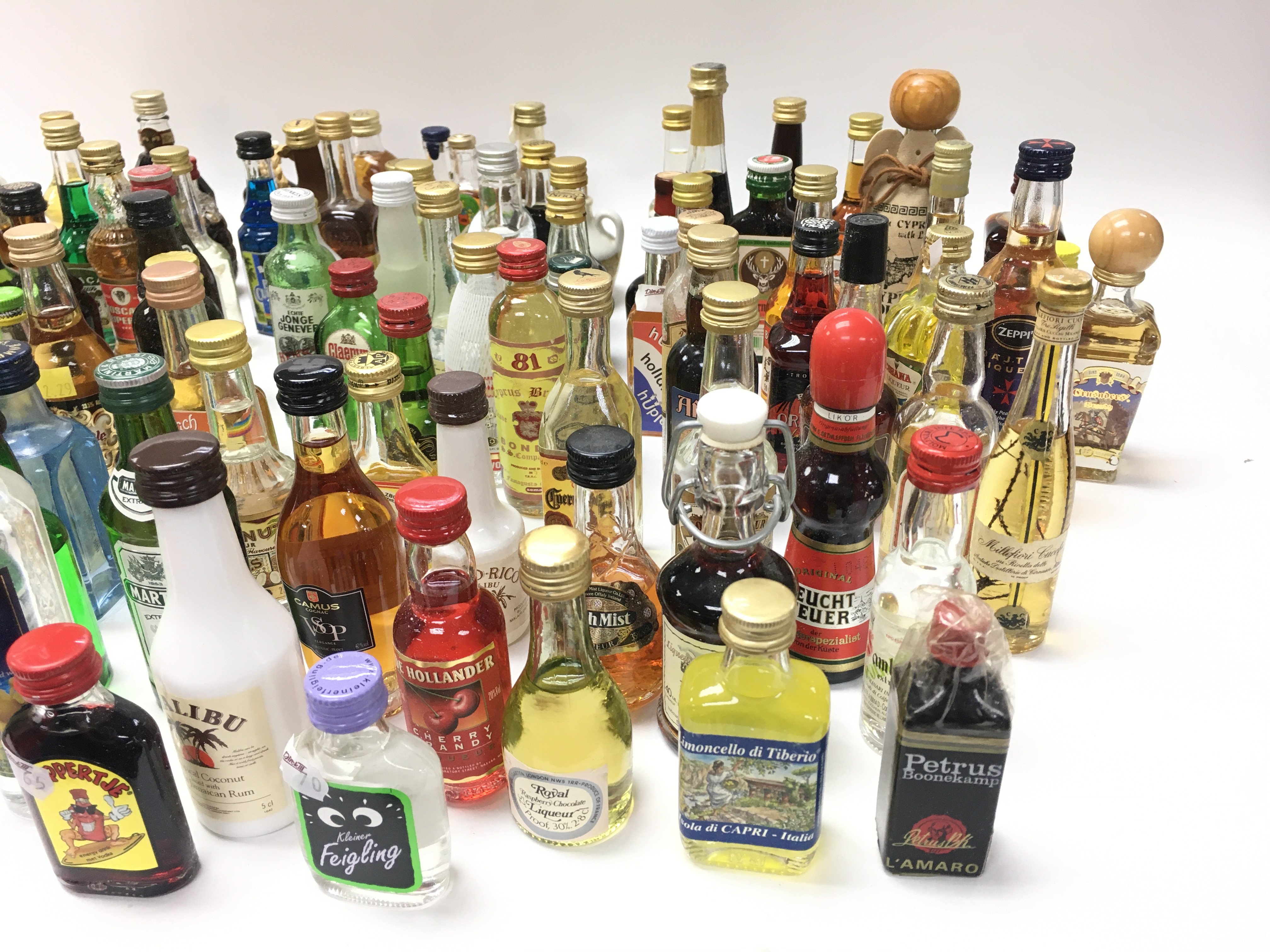 A Collection of assorted alcohol miniatures includ - Image 4 of 6