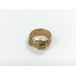 An 18ct gold buckle ring, approx 9g and approx siz