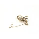 9ct gold bow brooch set with white stone. 5.7g Pos