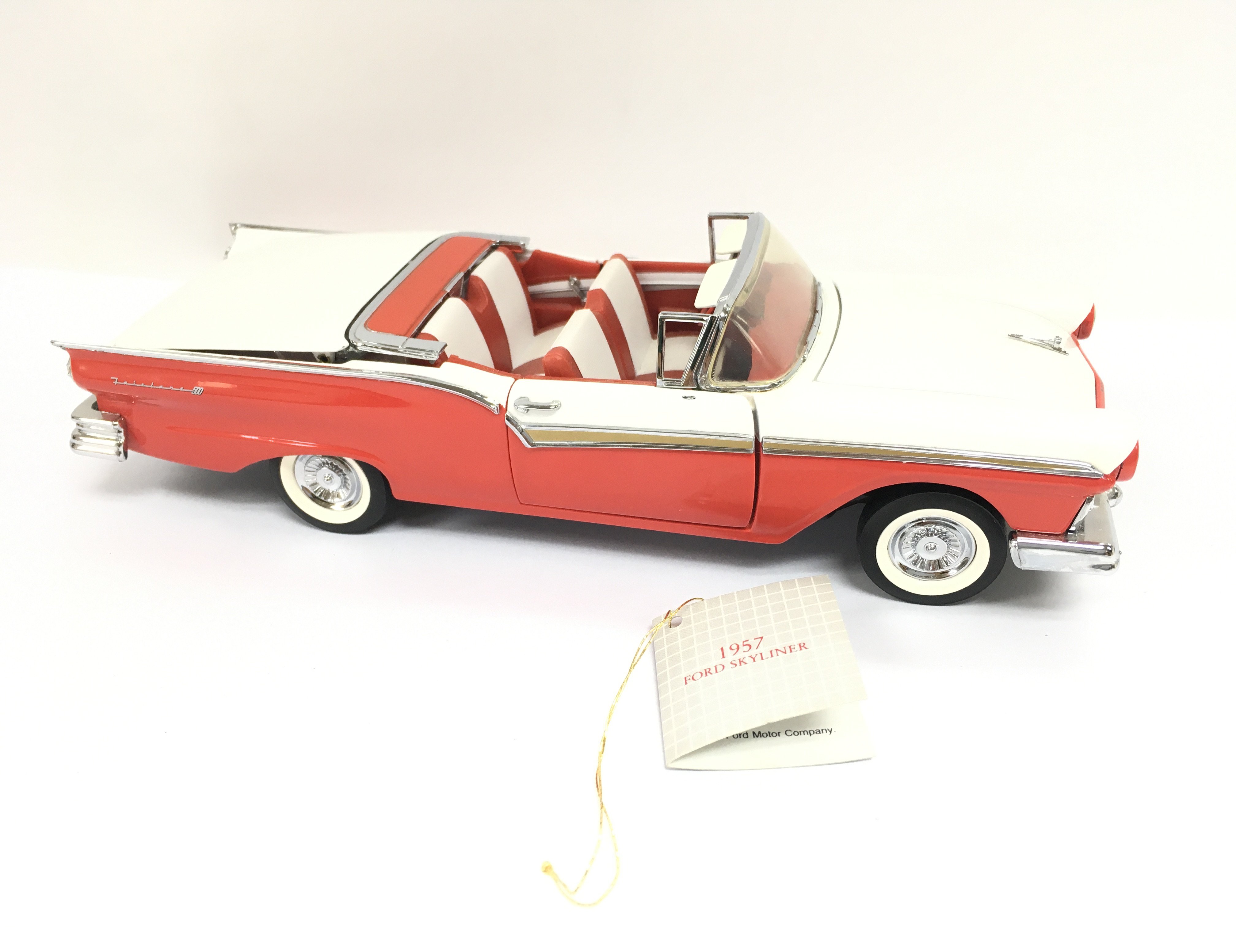 A Boxed Franklin Mint 1957 Ford Skyliner. - Image 2 of 2