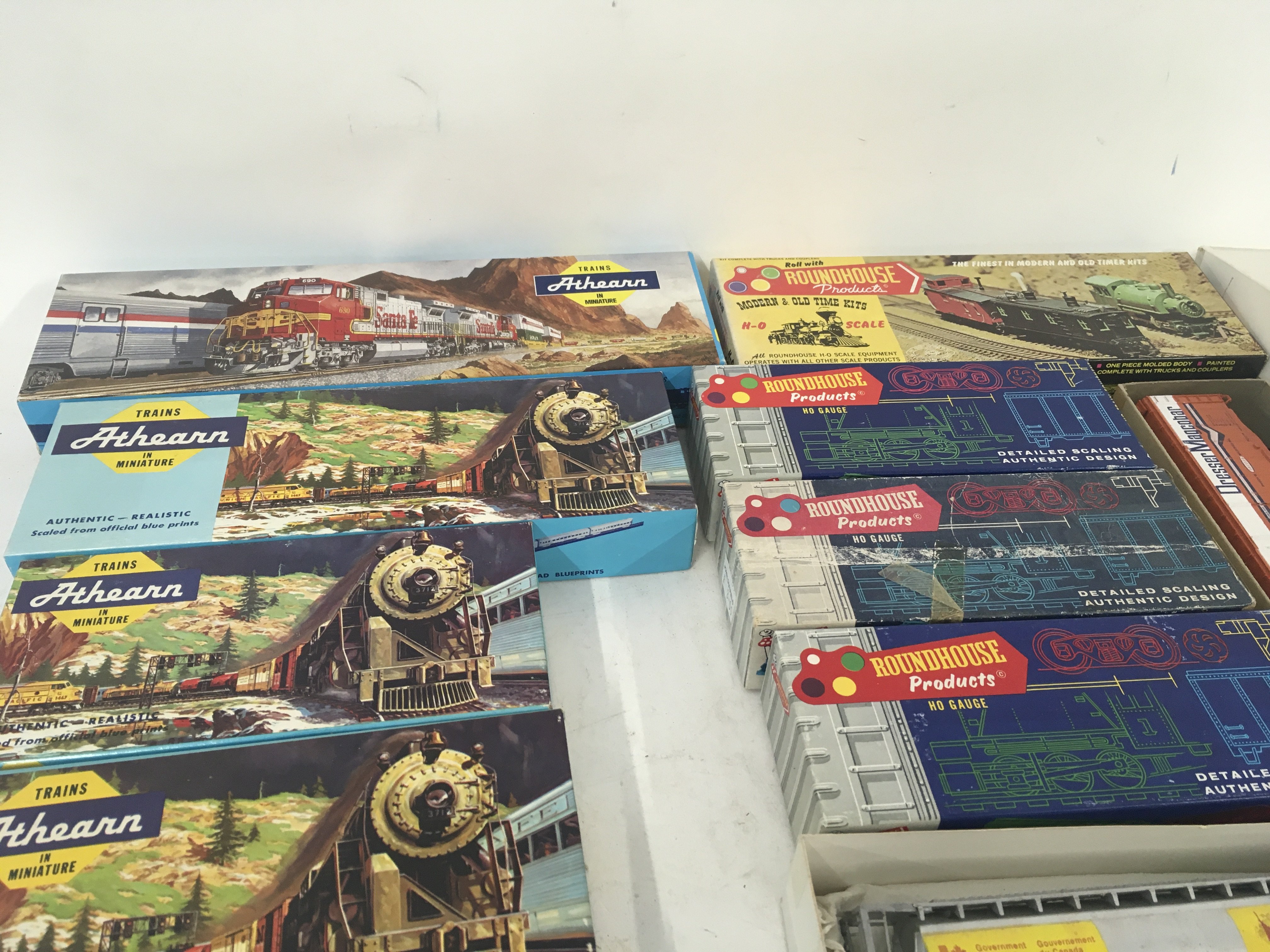 A collection of 14 boxed HO gauge model railway it - Image 2 of 4