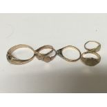 A collection of six gold rings weight 10.5g