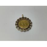 A gold 1895 sovereign in a pendant mount. Approx 1