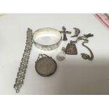 A silver bangle a 1900 American one dollar silver
