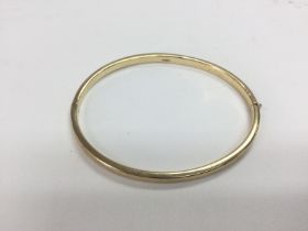 A 9ct gold oval bangle. Approx 5g. Shipping catego