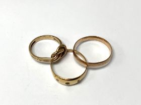 3 vintage gold rings. 5.8g, (Postage Catagory A)