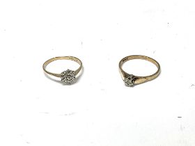 Two 9ct gold cluster rings. Approx 2.70grams.