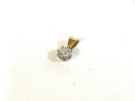 An 18ct gold diamond pendant. Approx 0.97 grams.