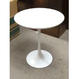 A tulip occasional table by Eero Saarinen. 52Cm ta