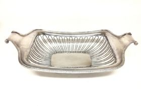 A silver bread basket from circa 1901. Approximately 37x23cm and 820g. Postage B