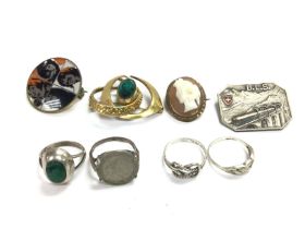 A collection including a small cameo brooch - badg