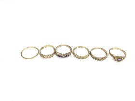 Six 9ct gold rings of various sizes and designs. 9
