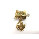 An 18ct gold brooch in the form of a feline with e