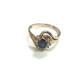A 9ct gold sapphire ring. Size M 1/2 and 2.7g. Pos