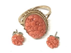 A 9ct gold ring size S set with carved coral in do