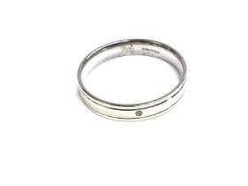 18ct white gold wedding rings with one small diamo