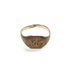 A 9ct gold gents ring. Size 3.2g and size Q