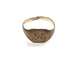 A 9ct gold gents ring. Size 3.2g and size Q