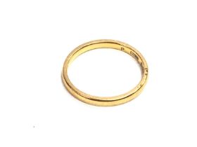 A 22ct gold wedding band. 3.2g and O 1/2 size. Pos