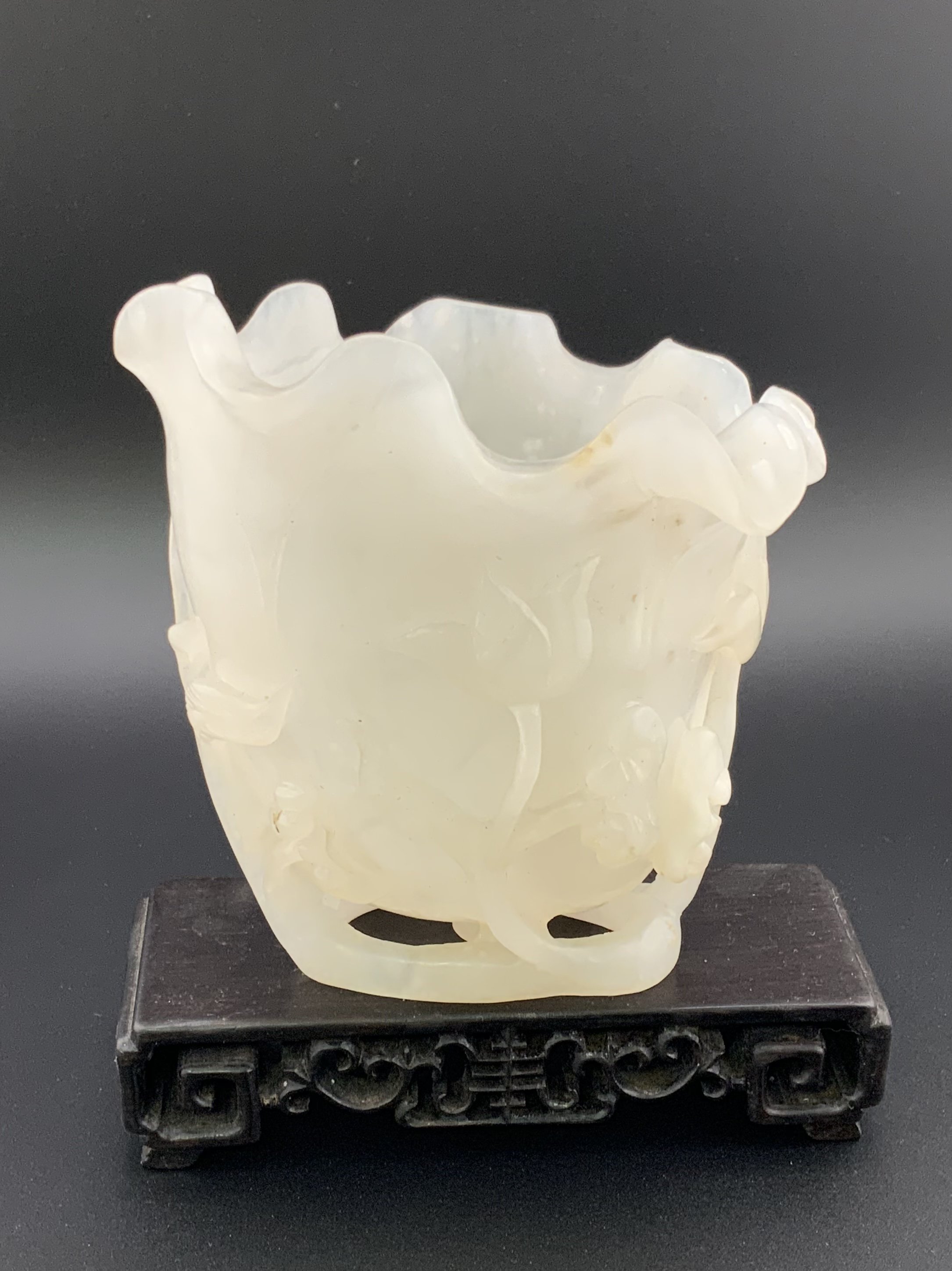 A Chinese carved white jade vase In furled lotus l - Image 2 of 5