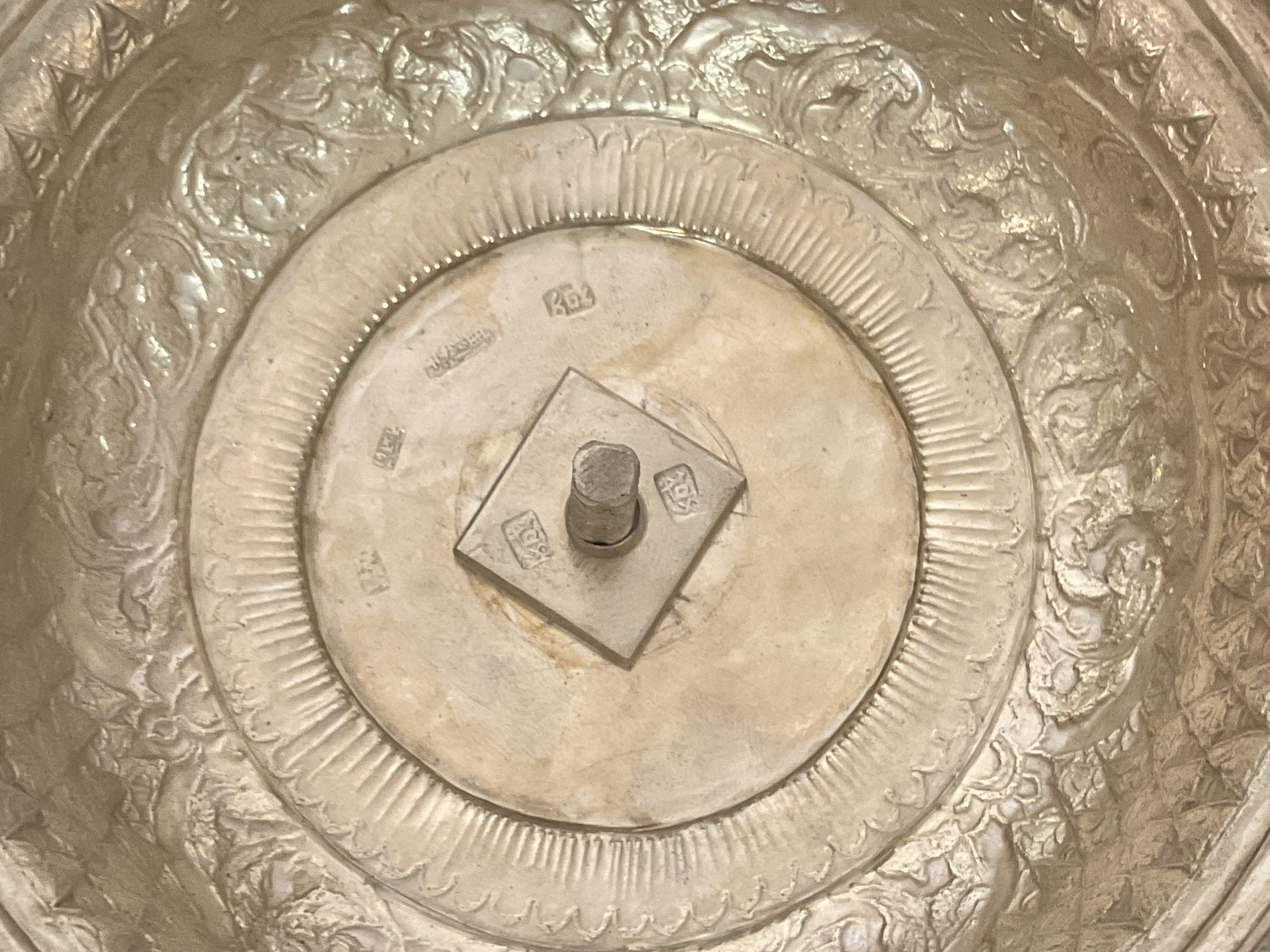 Oriental silver bowl ,diameter of 17.5cm, 12cm tal - Image 3 of 4