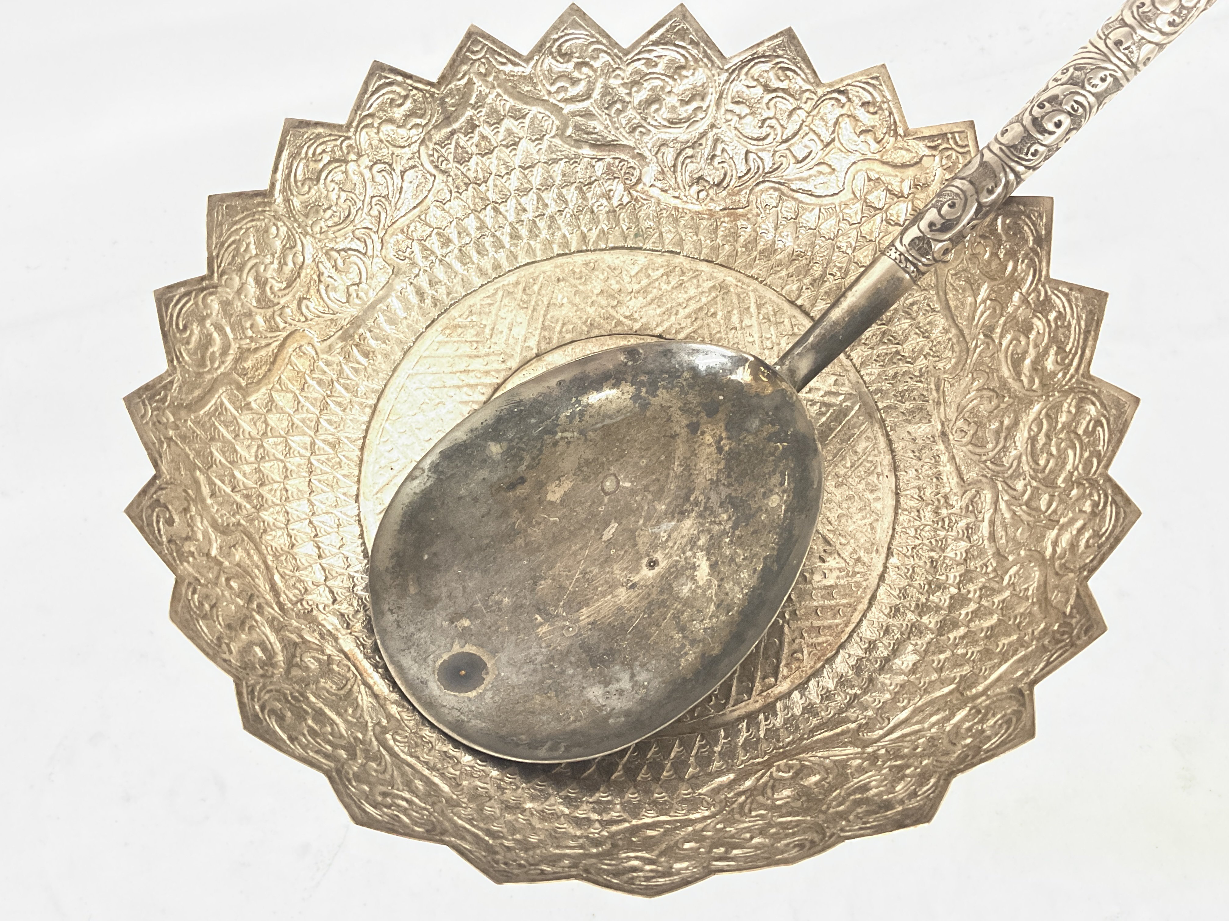 Oriental silver bowl ,diameter of 17.5cm, 12cm tal - Image 2 of 4
