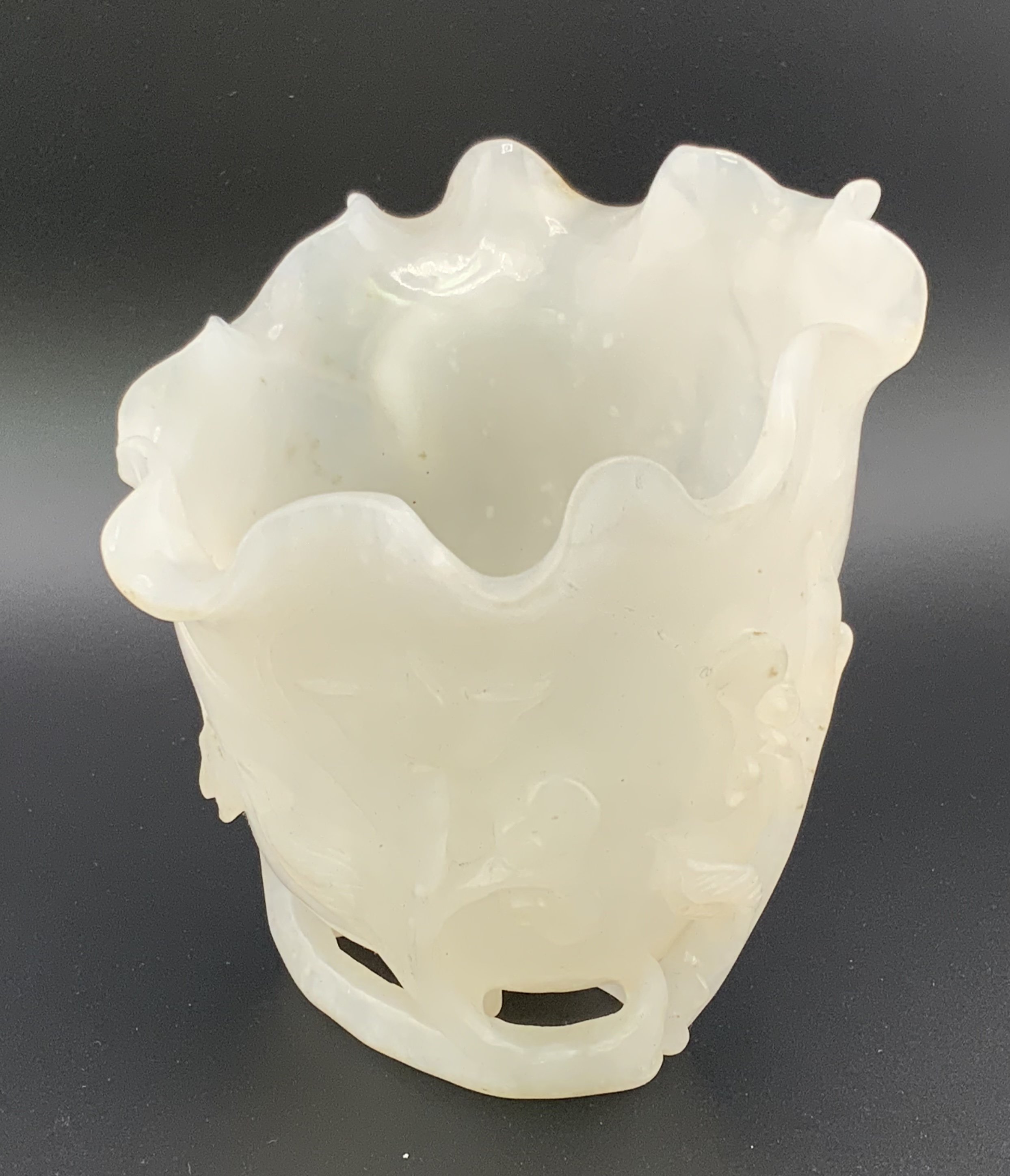 A Chinese carved white jade vase In furled lotus l - Image 3 of 5