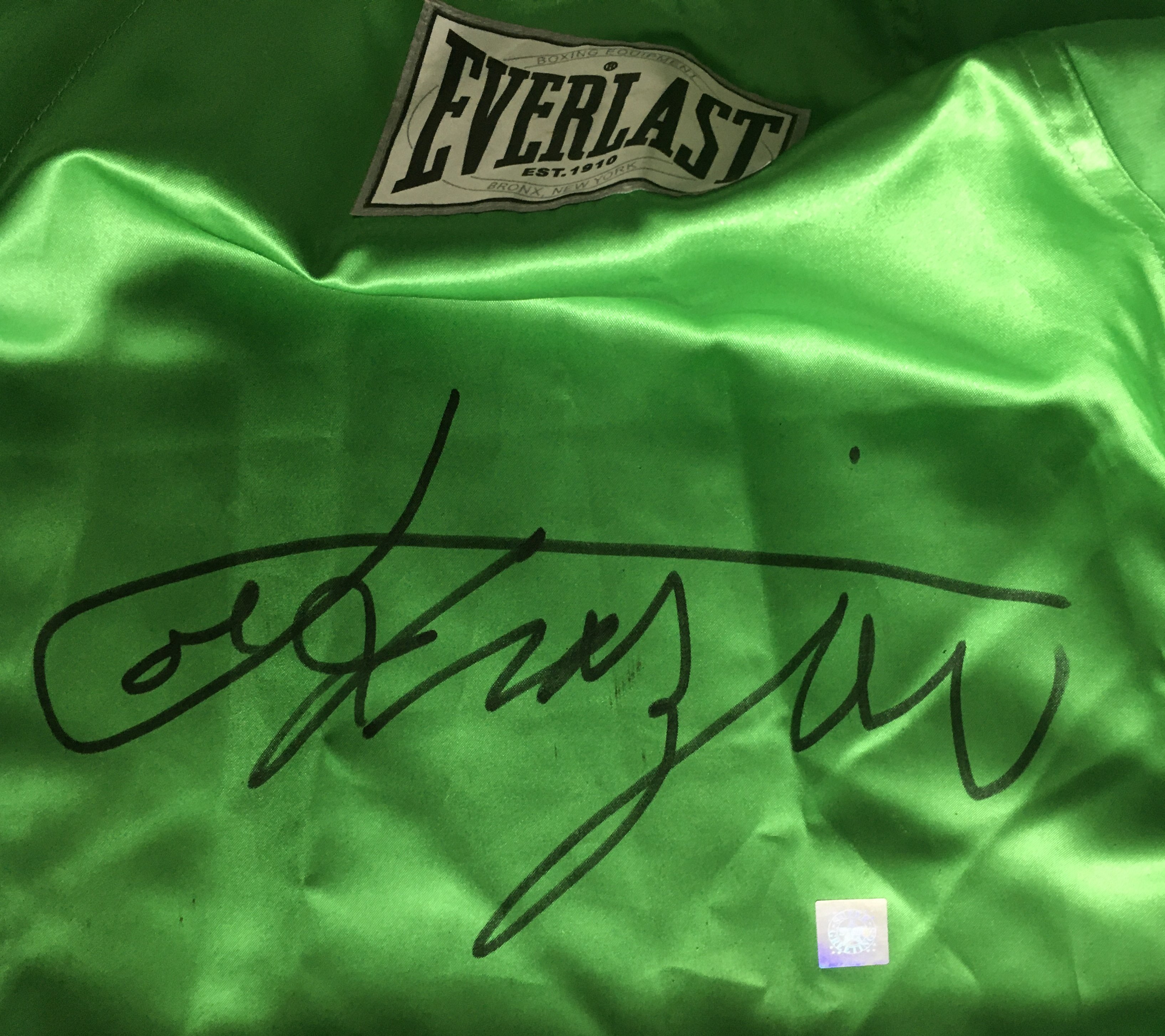 Joe Frazier Signed Boxing Gown: Everlast green lar - Image 2 of 4
