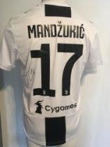 Mandzukic Juventus Signed Football Shirt: Size lar