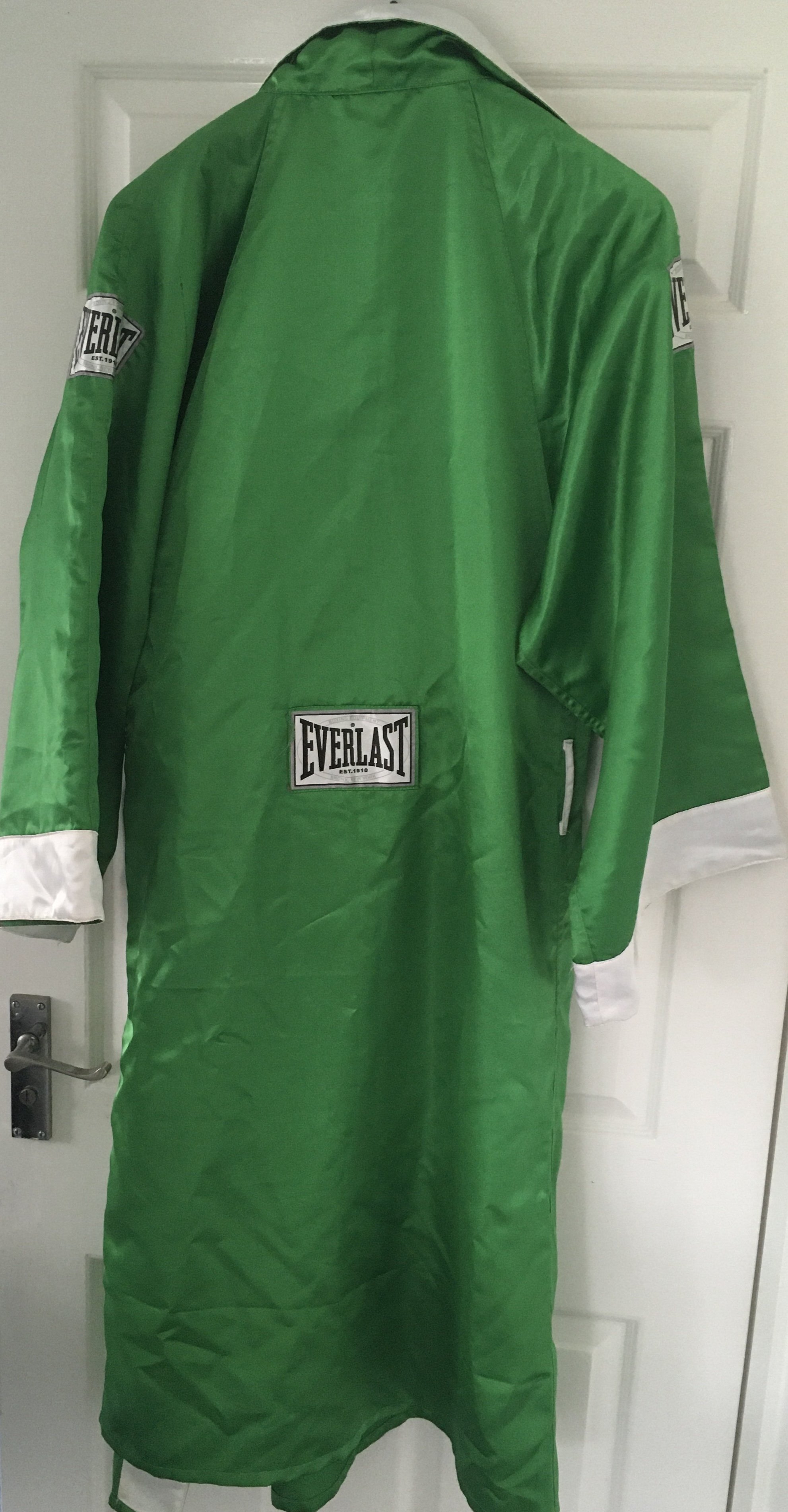 Joe Frazier Signed Boxing Gown: Everlast green lar - Image 3 of 4