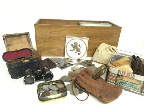 A collection of vintage oddments including a cased
