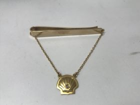 A 9ct gold diamond set shell tie bar, approx 9.75