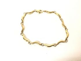 A 9k gold bracelet. 4.38g and 19.5cm length. Posta