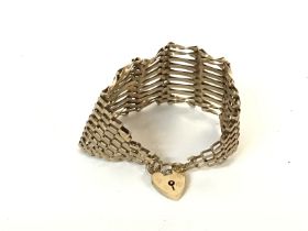 A 9ct gold 8 bar gate bracelet. 17.58g and approxi