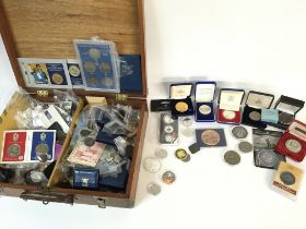 A large collection of coinage and commemorative ro