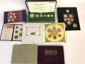 Uncirculated coin sets including 1987 1970 1976 Gr