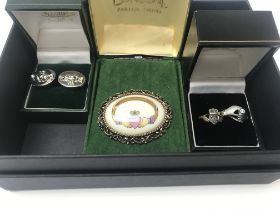 A small collection of claddagh styled jewellery, i