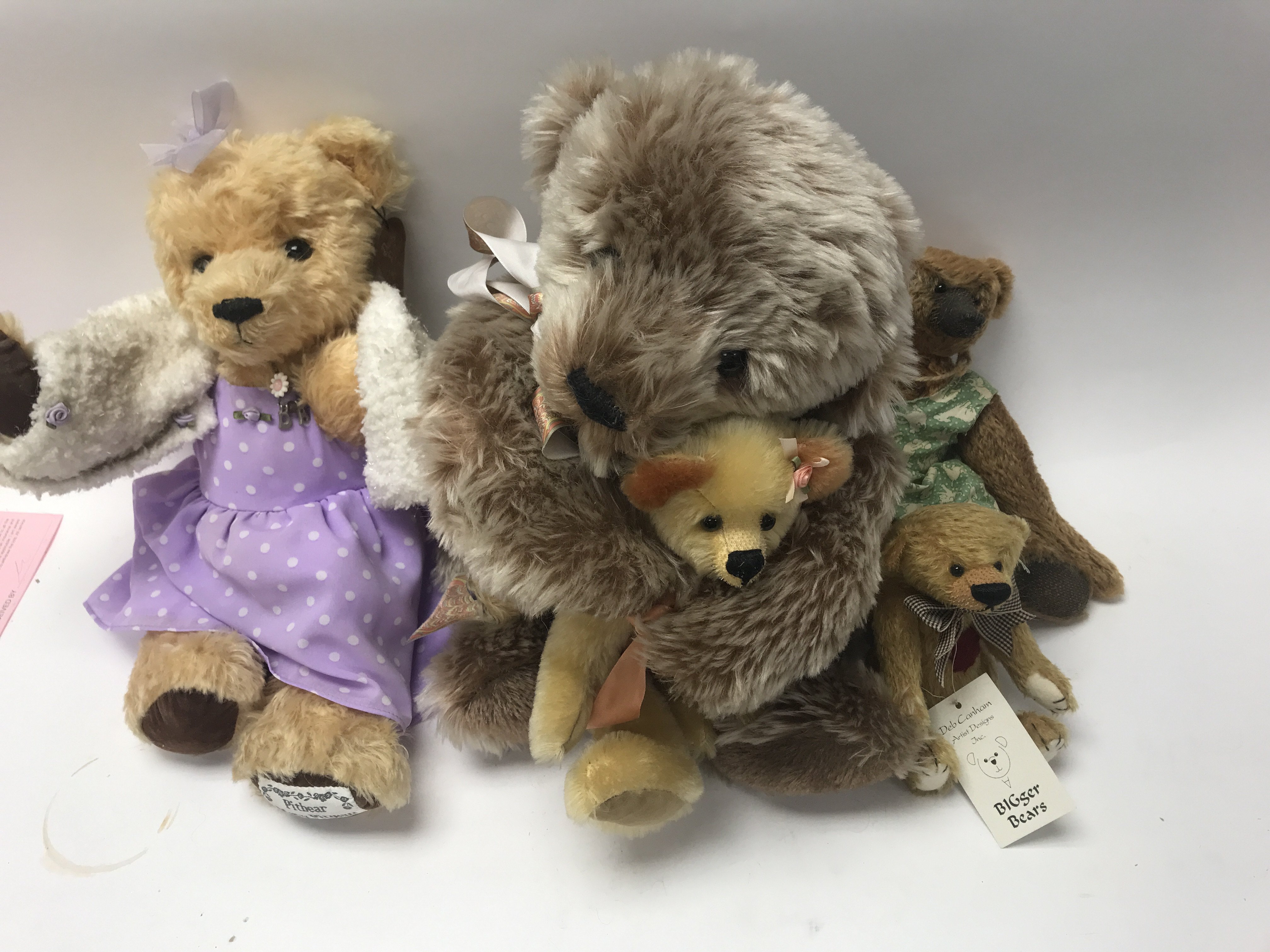 A box of mixed collectors bears, including Robin r - Image 2 of 3