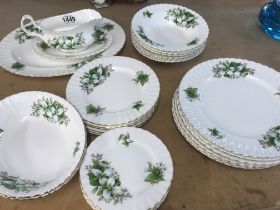 A Royal Albert Trillium dinner service including d